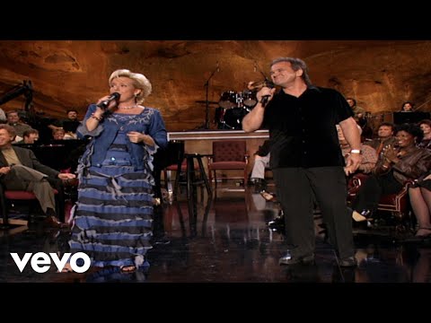Bill & Gloria Gaither - Sing, Sister, Sing [Live] ft. Jeff & Sheri Easter, Lillie Knauls