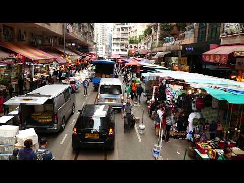 [Vista frontal] Rua Chun Yeung do bonde de Hong Kong.