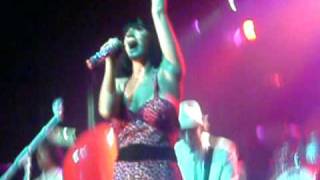 Katy Perry I Kissed A Girl, Stage Dive, She Falls On Stage