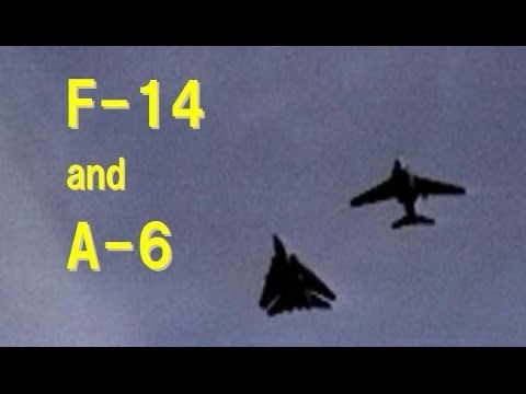 F-14 "Tomcat" and A-6 "Intruder" HIGH speed passes!