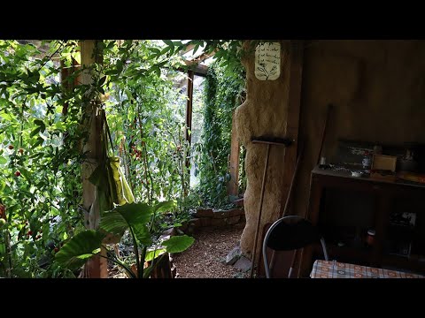 Passive solar strawbale greenhouse