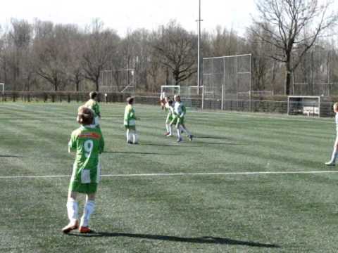 Voetbaltalent Dylan van der Stoel blijft scoren