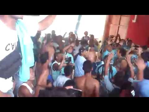 "La Banda De Fverza Oriente previa en el nacional" Barra: Fverza Oriente &bull; Club: Sporting Cristal