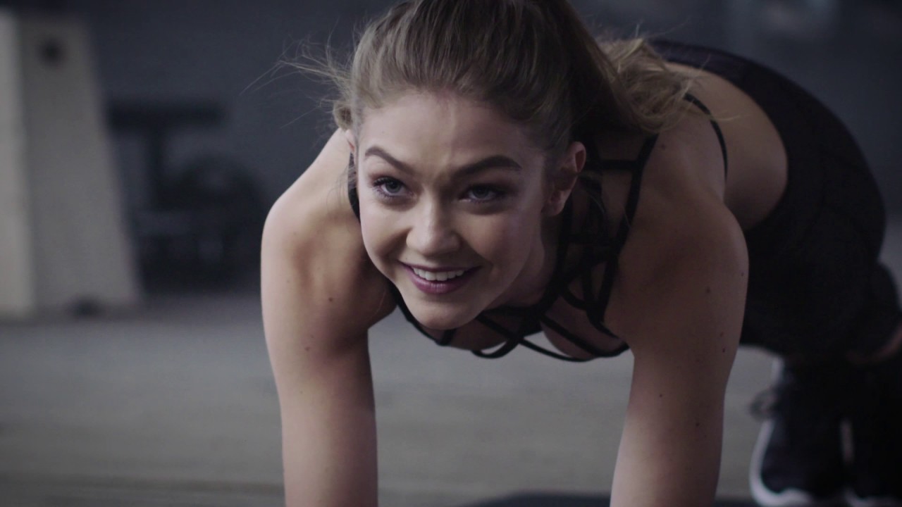 Gigi Hadid Planks Through Interview with Trainer thumnail