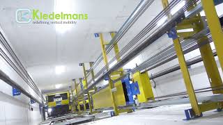 Kledelmans / New elevator arrangement /