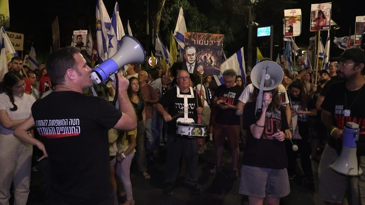 Israelis protest outside Netanyahu's house in Jerusalem | AFP