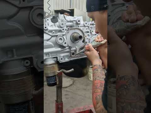 Oil pump installation #oilpump #engine #enginebuild #oil #subaru #precision #clean #patience