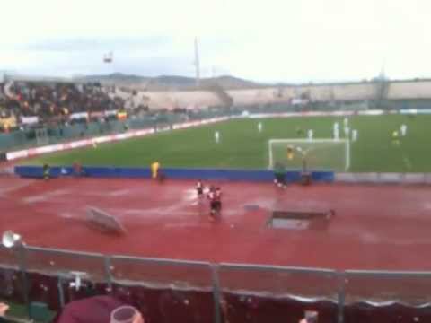 Livorno-ProVercelli 2-0 :bolgia in curva nord al gol di Paulinho