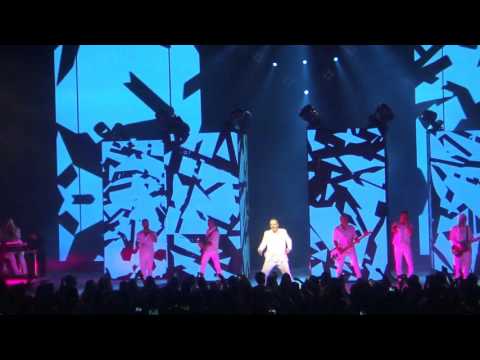 Videoclip de Como un lobo (Cardio Tour Live) — Miguel Bosé