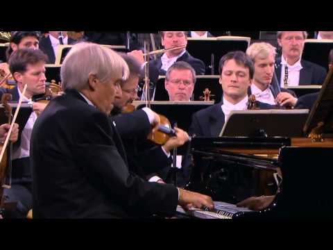 Joaquín Achúcarro and Sir Simon Rattle with the Berliner Philharmoniker