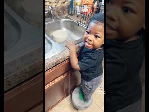 Just casually washing dishes… 😂😂 #blackbabygoals
