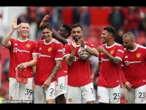 Pogba sprays Bruno Fernandes with water bottle after Manchester United 5-1 Leeds | Premier League