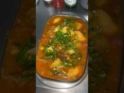 Almoço de domingo, Vaca atolada 🍲🍲😋 #ladario #turismo #matogrossodosul #frio #vlog