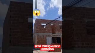 viação passando dentro de construção #caminhão #obras
