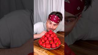 Download lagu Bagaimana cara membuat camilan STROBERI terbaik untuk temanmu?😅❤️🍓| CHEFKOUDY mp3