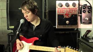 Video thumbnail for Electro Harmonix Big Muff vs Mesa Engineering Throttle Box by shnobel