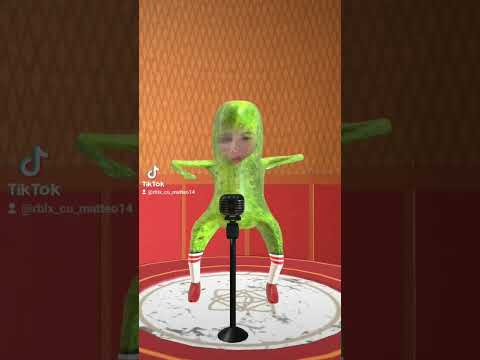 Mămăligă cu cârnați și cu castraveți murați