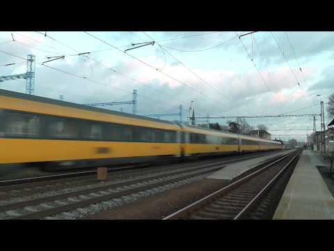 193.206-0 (Vectron) na vlaku IC 1012 a 162.116-8 na vlaku IC 1009 RegioJET