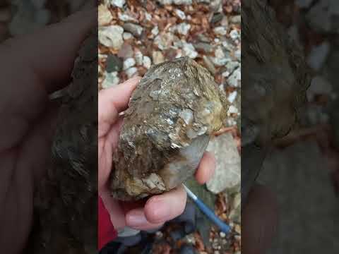 What rocks and minerals can you find in the Owl Mountains? #mineraly #górysowie #geology