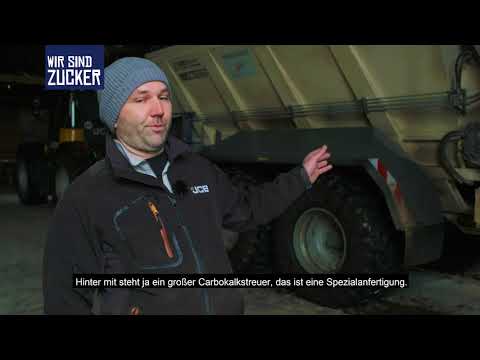 Carbokalk aus der Zuckerproduktion: Das Ausstreuen erfordert teure Maschinen #WirSindZucker