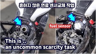 Pokazujemy rzadką wymianę czujnika paliwa w motocyklu. Skuter Honda PCX 125