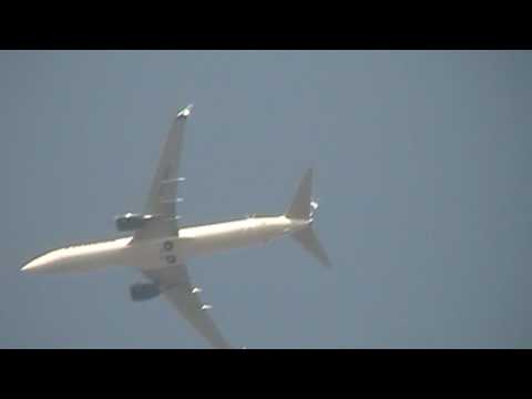 TAROM Boeing 737NG YR-BGS over Clejani, Romania