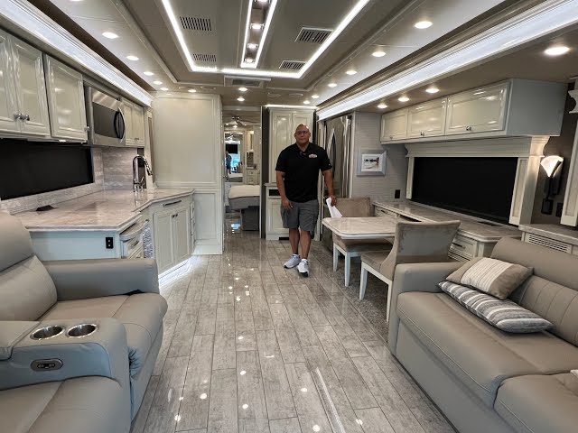 Preview image of 2022 Tiffin Phaeton 40QBH (17U253180) youtube video