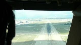 preview picture of video 'Aterrizaje aeronave Boeing B747-400 en el Aeropuerto de Barajas, Madrid, España.'