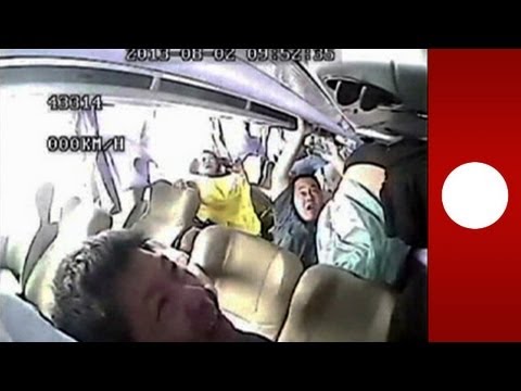 Accident de bus en Chine : images chocs filmées par une caméra de surveillance