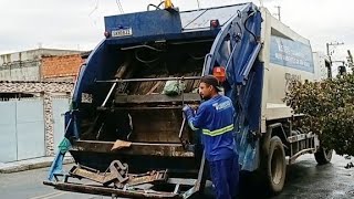 Coletores de Lixo Trabalhando no Jardim Europa Suzano #163