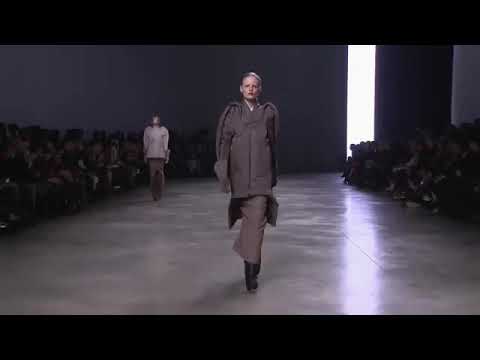 Rick Owen's  Fall/Winter 2011 LIMO Women's Runway Collection  / 4k  HD