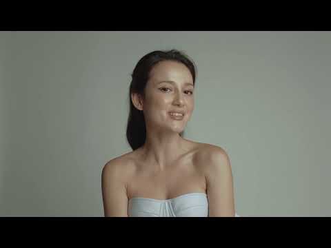 Behind The Scenes of Elle Indonesia’s November Issue Cover Featuring Julie Estelle