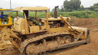 แทรกเตอร์ตีนตะขาบ CAT D6C ดิน15กอง รถอายุ40+ ยังแรงดีอยู่ จัดหนักล้มกองดิน