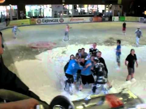 alle müssen ma rein da...Abtauparty Münster Eispalast