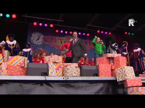 Burgemeester Aboutaleb van Rotterdam danst er ook vrolijk op los!