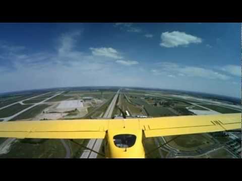 Uberflug Autobahn A14 am Tower des Flugplatz Leipzig vorbei