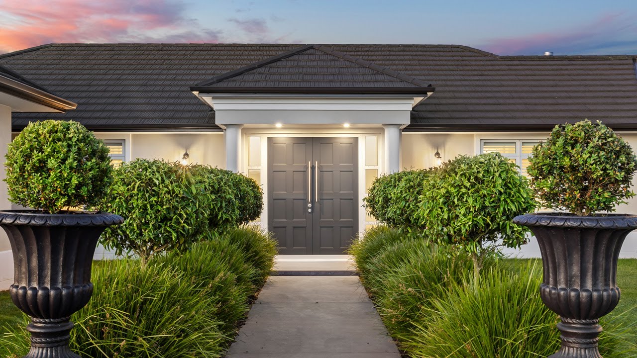 Classical Elegance in Prime Cambridge Location!