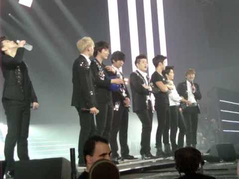 120406 Super Show 4 Paris - Kyu + balloon