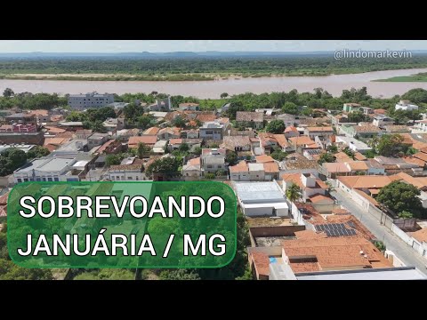 Cidade de Januária MG e Rio São Francisco Vista do alto. By Kevin