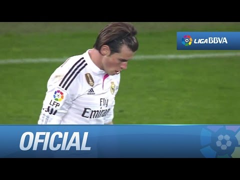Espectacular disparo de Bale desde el centro del campo que se estrella en el palo