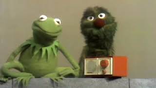Classic Sesame Street - Kermit&#39;s Soft and Loud lecture