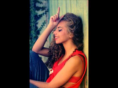 teaser do single "ME DEIXA AQUI" de LOLA SALLES