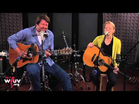 Kelly Willis & Bruce Robison - "Leavin' " (Live at WFUV)