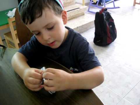 אהרֹן הולנדר רוקד עם "תהיה לי אהבה" של הראל סקעת