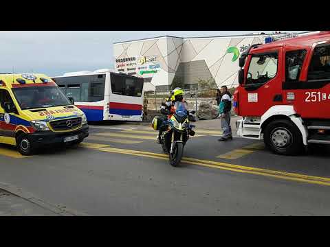 Ambulans S5 i Motocykl Ratownictwa Medycznego WSPR Bydgoszcz alarmowo do szpitala