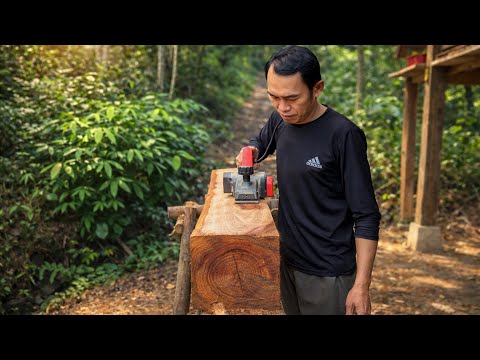 Ho's Days of Building Alone and His Estrangement From Thu.