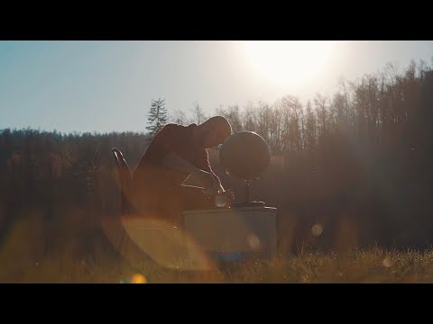 POČENI ŠKAFI - Svet se vsaj še malo bo vrtel (Official music video)