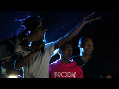 Espiquet Wait Outside Perfoemance & Stage Dive