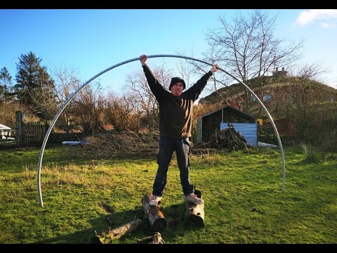 Selbstgebaute Rohrwalze rollbiegt Rohre für ein Gewächshaus - wer hätte das gedacht!