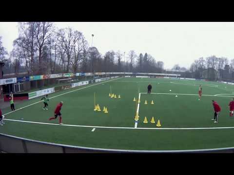 Fussballtraining: Schnelligkeitstraining mit Abstoppen und Richtungswechseln